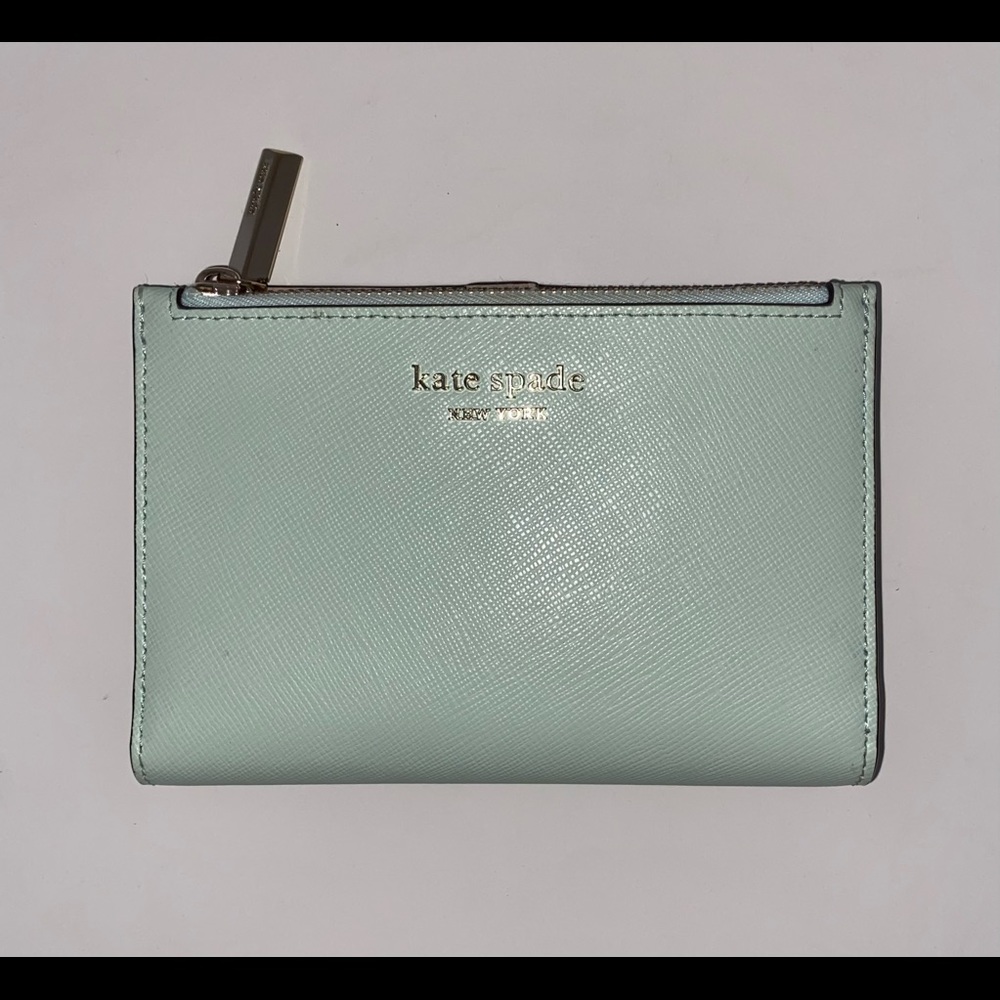 Kate Spade New York
SPENCER PASSPORT WALLET